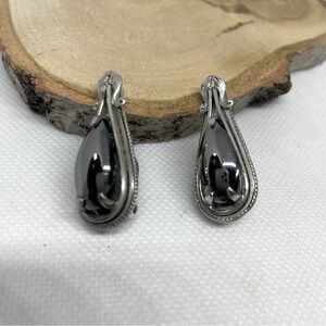 Whiting & Davis Signed Vintage Hematite Drop Clip Earrings Rare